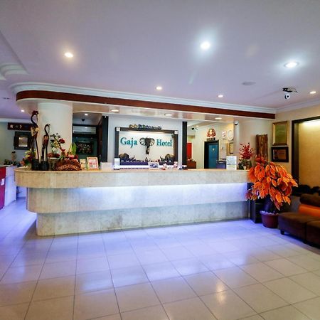 Reddoorz Plus @ Jalan Dr Sutomo Пеканбару Екстериор снимка