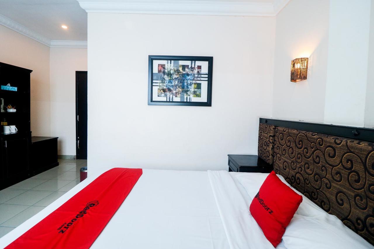 Reddoorz Plus @ Jalan Dr Sutomo Пеканбару Екстериор снимка